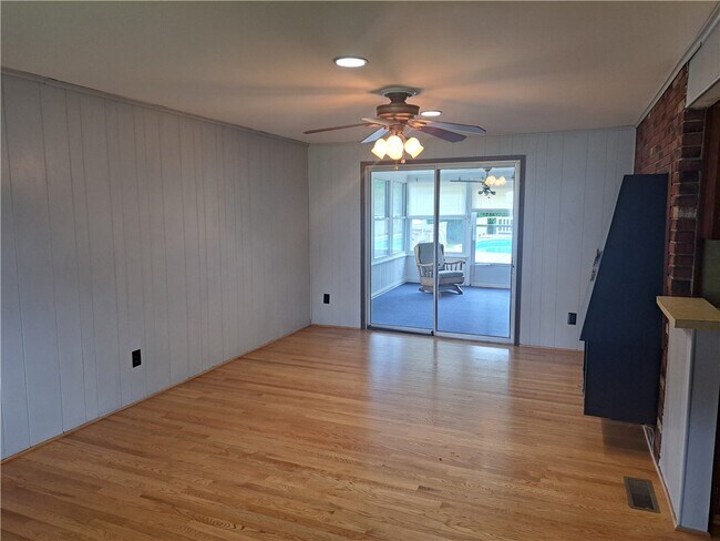 Building Photo - 75 Woody Ln