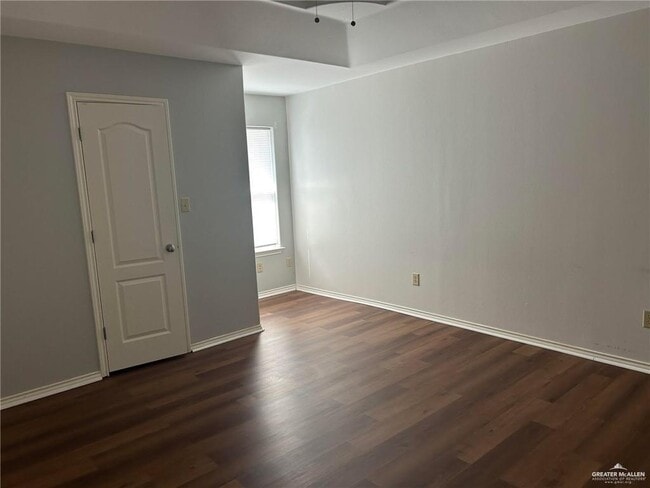 Building Photo - 6 W Kiwi Ave