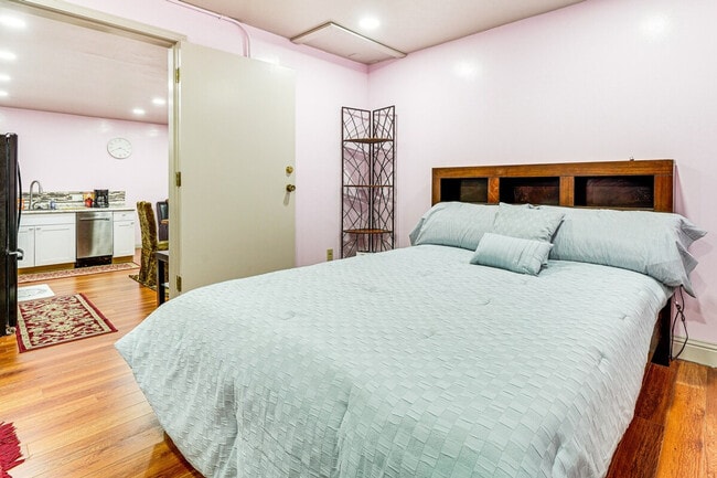 Building Photo - 17777 Camelot Ln