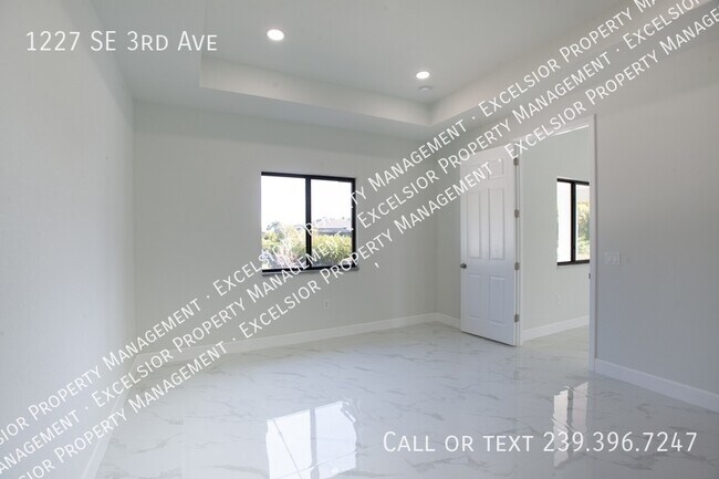 Building Photo - 1227 SE 3rd Ave