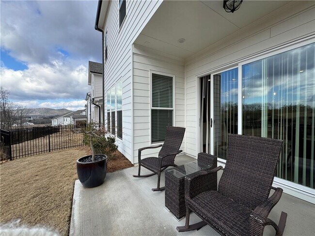 Building Photo - 637 Skytop Dr