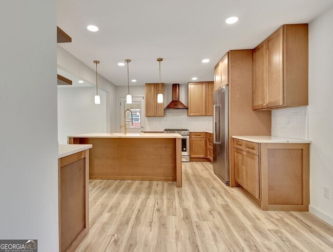 Building Photo - 183 Pine St NE