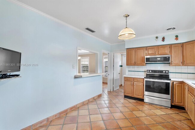 Building Photo - 300 187th St