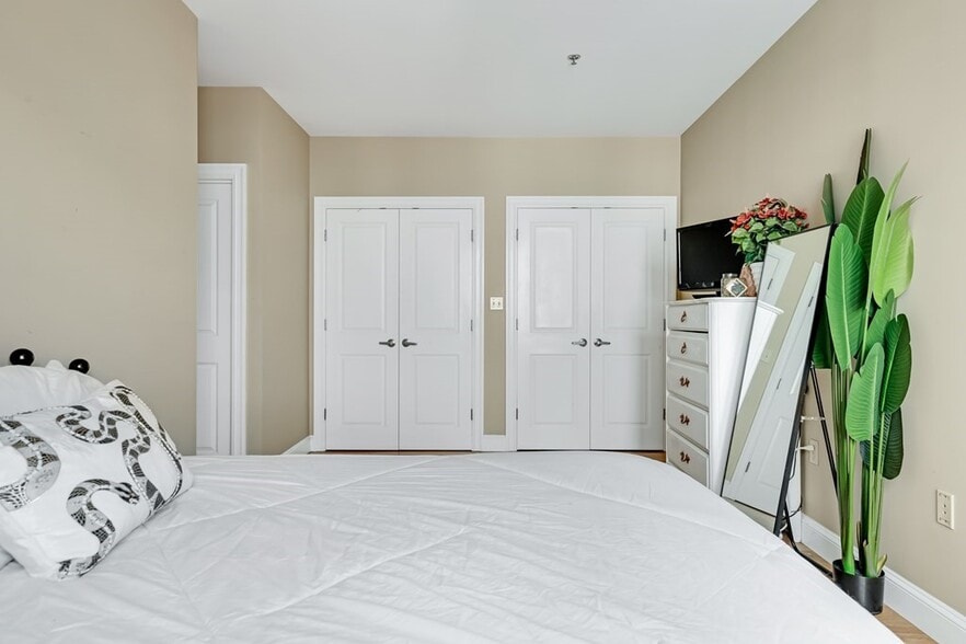 Building Photo - 1721 Washington St