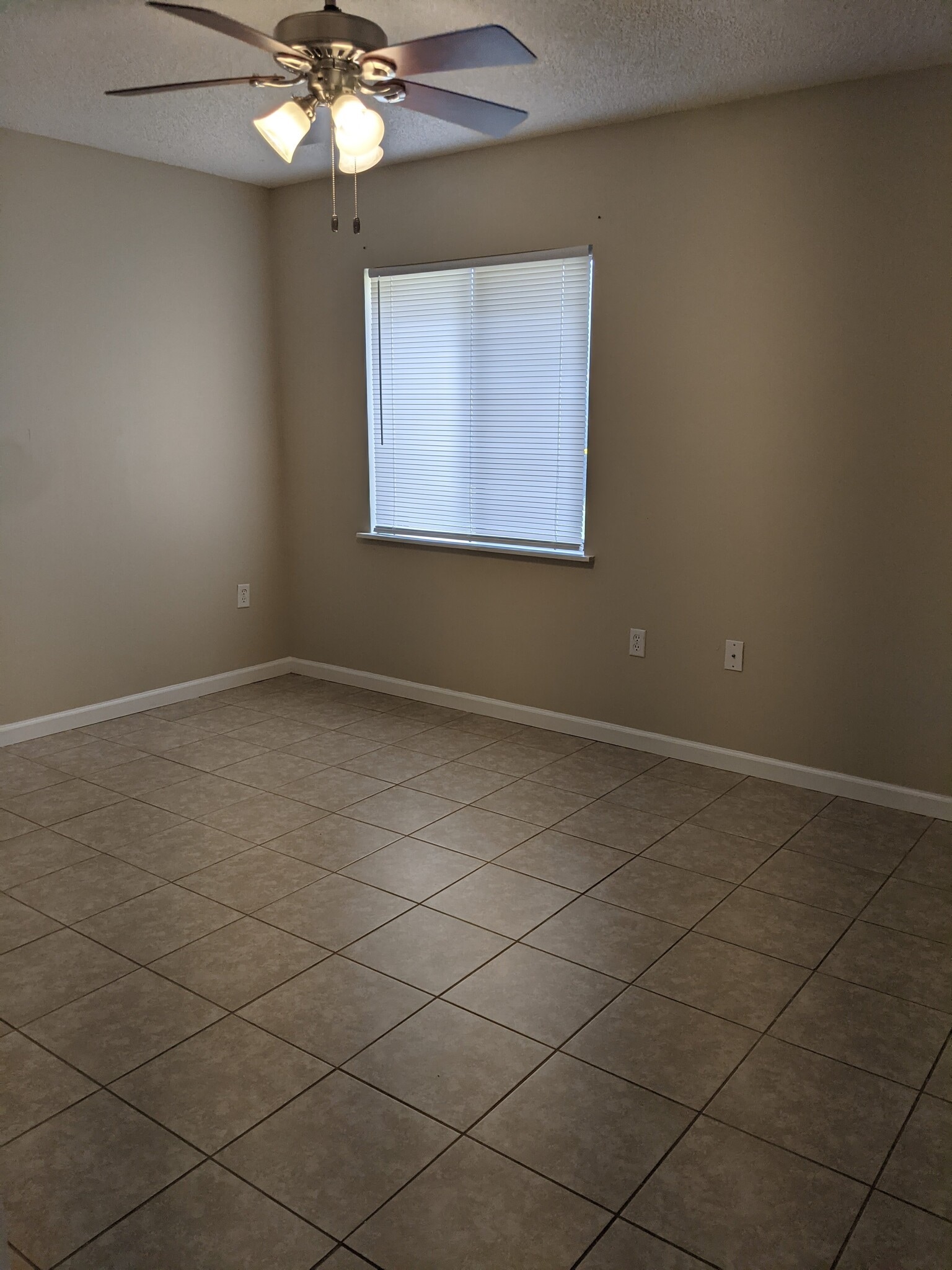 Building Photo - 2231 Ascot Ct