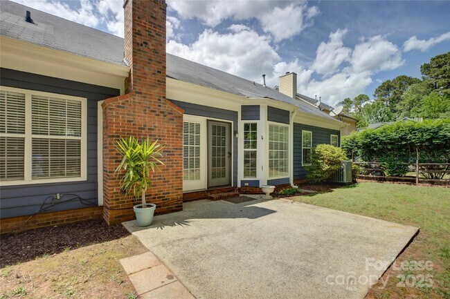 Building Photo - 7017 Scuppernong Ct