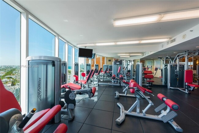 Building Photo - 300 South Pointe Dr