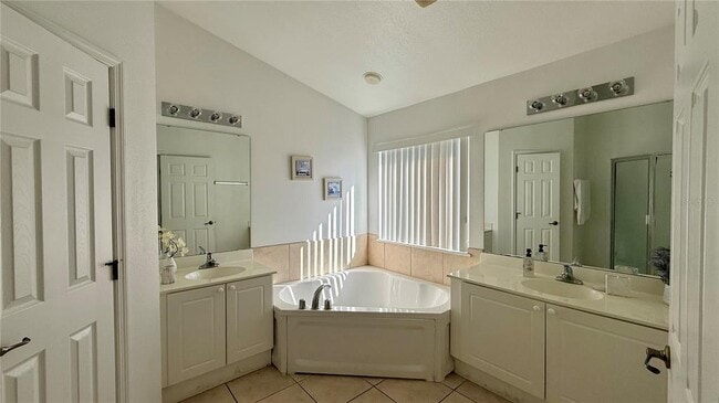 Building Photo - 2710 Club Cortile Cir