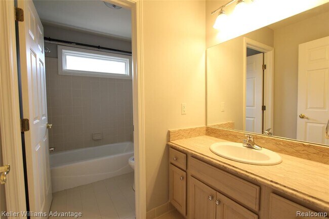 Building Photo - 18547 Clairmont Cir E