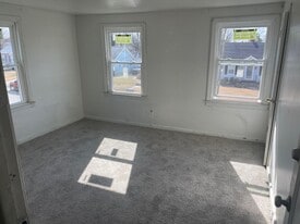 Building Photo - 400 E Parkland Ave