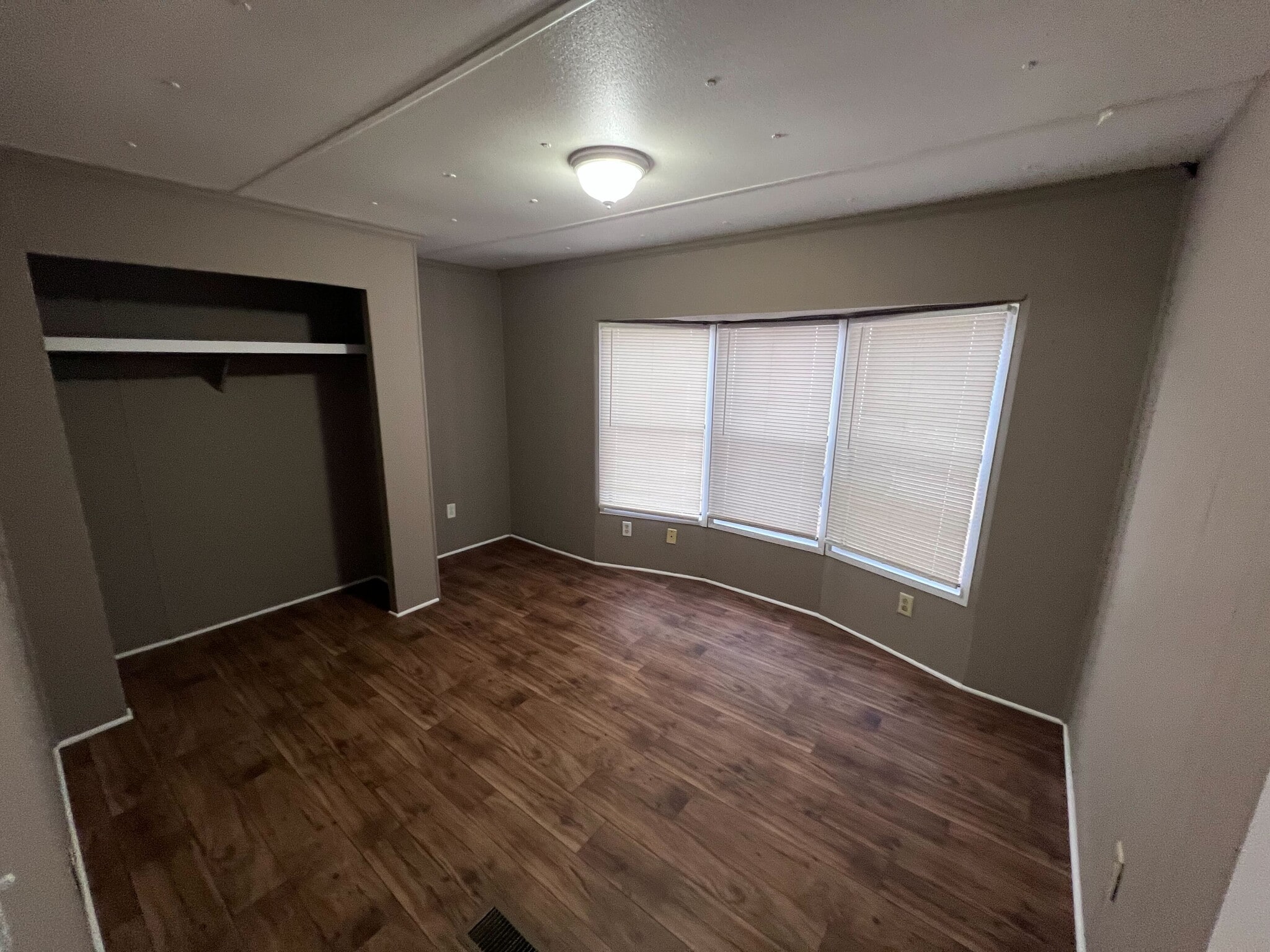 Building Photo - 750 Silent Valley Rd