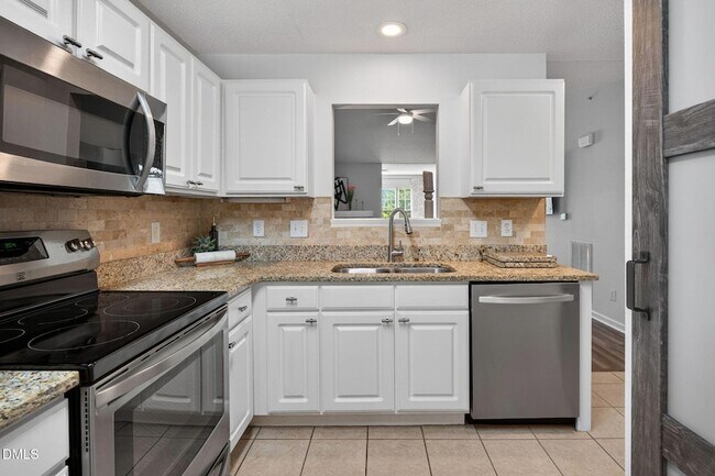 Building Photo - 2400 Huntscroft Ln