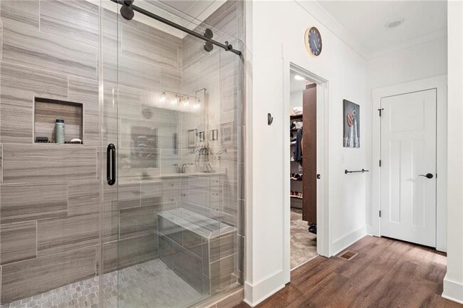 Building Photo - 175 STONELEDGE TRCE N