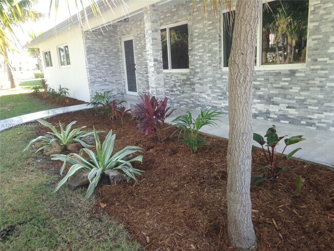 Building Photo - 1565 Thumb Point Dr