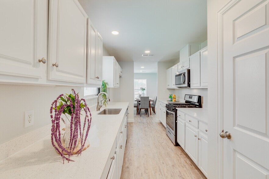 Building Photo - 380 Railroad Ave