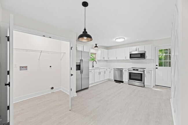 Building Photo - 2217 Cityview Ave