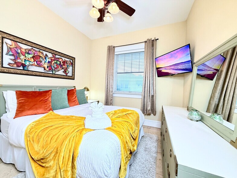 Building Photo - 1301 W Horatio St