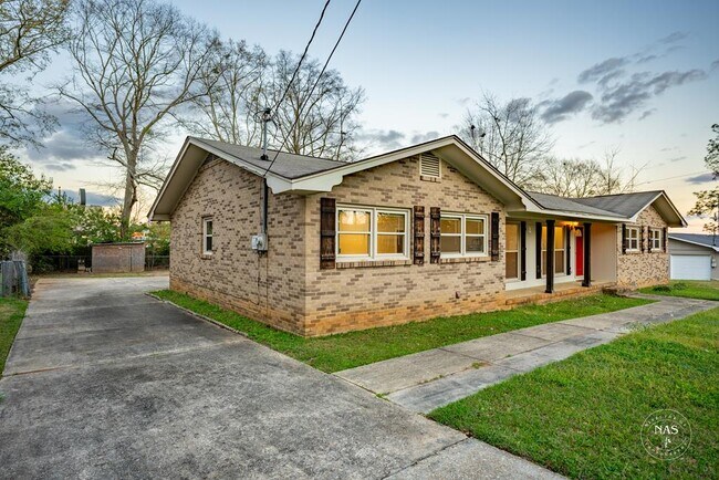 Building Photo - 2802 Evans Dr