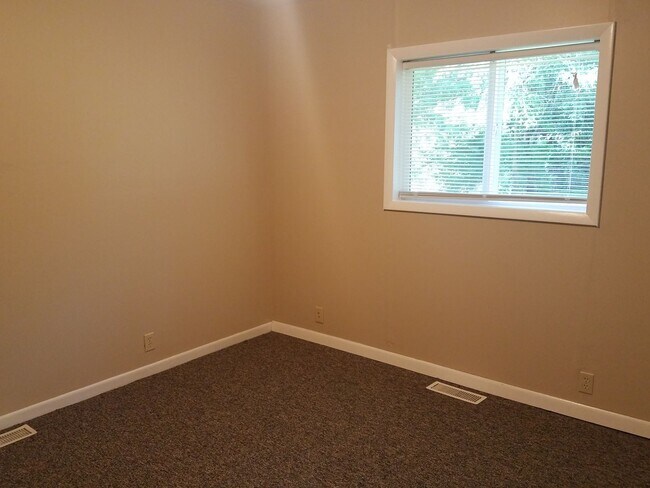 Building Photo - 3122 Voll Ln