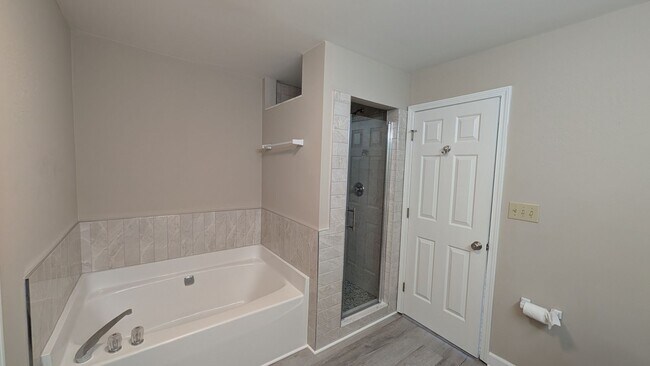 Building Photo - Three Bedroom Waterfront Condo Mooresville
