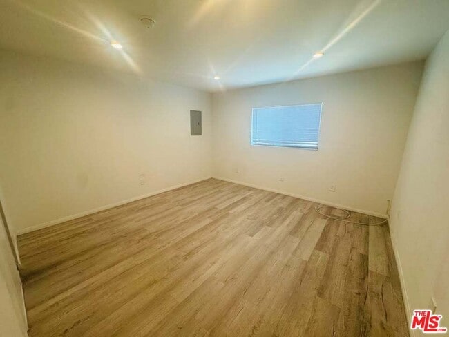 Building Photo - 231 E 85th St