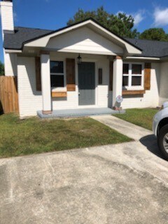 Building Photo - Forest Hills Completely Remodeled Duplex