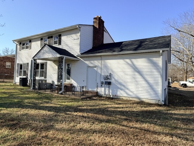 Building Photo - 151 Cherokee Dr