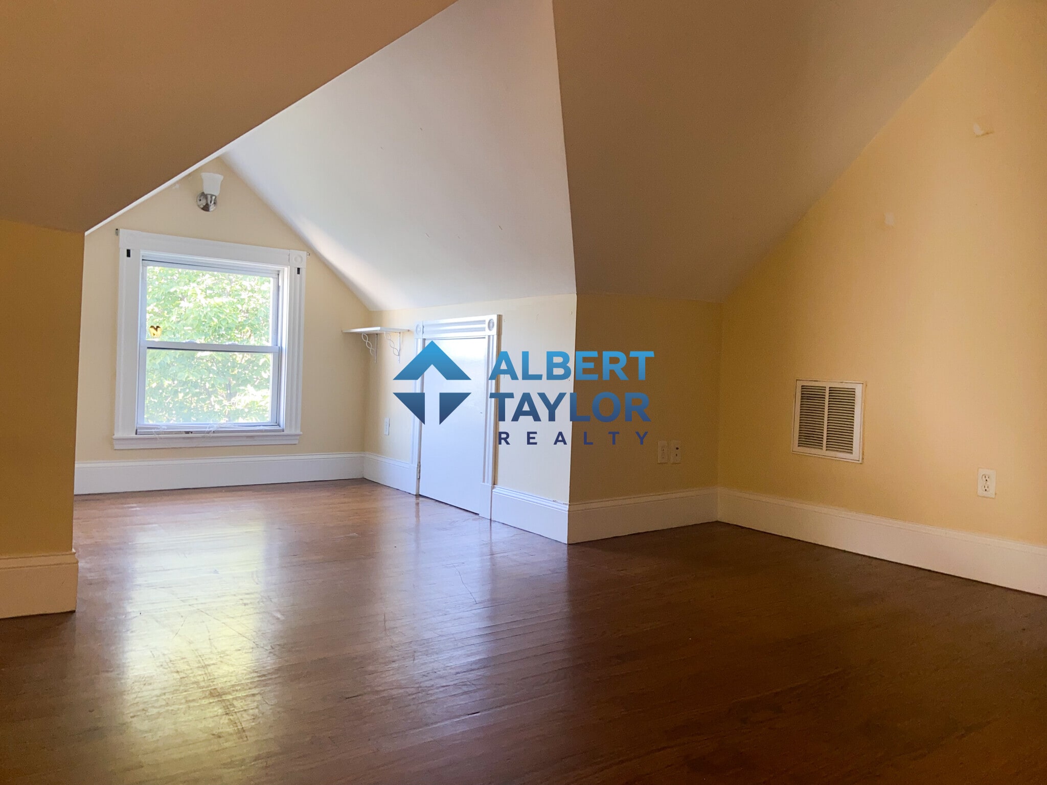 Building Photo - 19 Parker Hill Ave