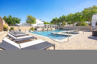 Building Photo - Pavilion Townplace at Inwood Village Apart...