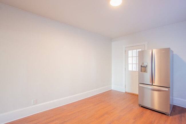 Building Photo - Wonderful Updated TownHouse in the Heart of Middletown - On Main St