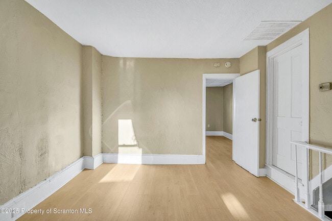 Building Photo - 1007 Washburn St