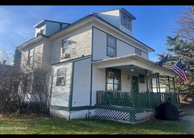 Primary Photo - Prairie Rose Estate