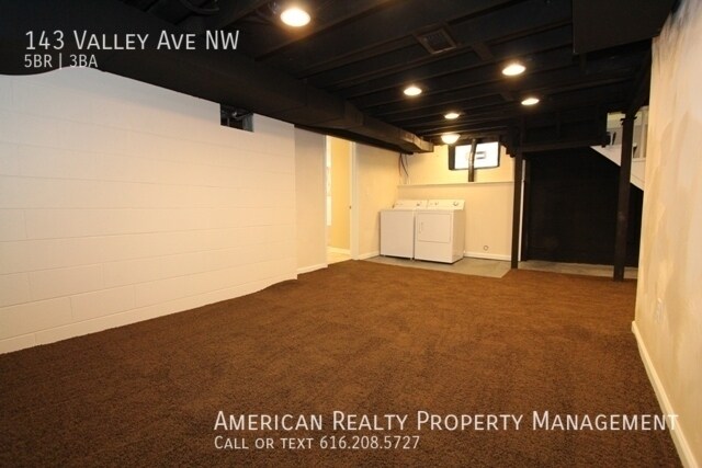 Building Photo - 143 Valley Ave NW