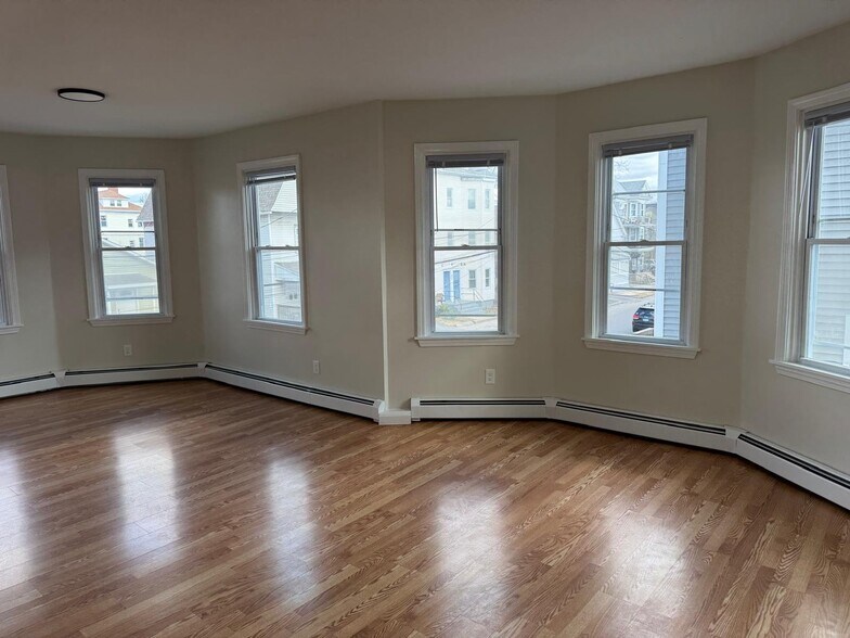 Building Photo - 31 Linwood Ave