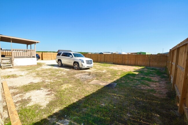 Building Photo - 25 Road 5608