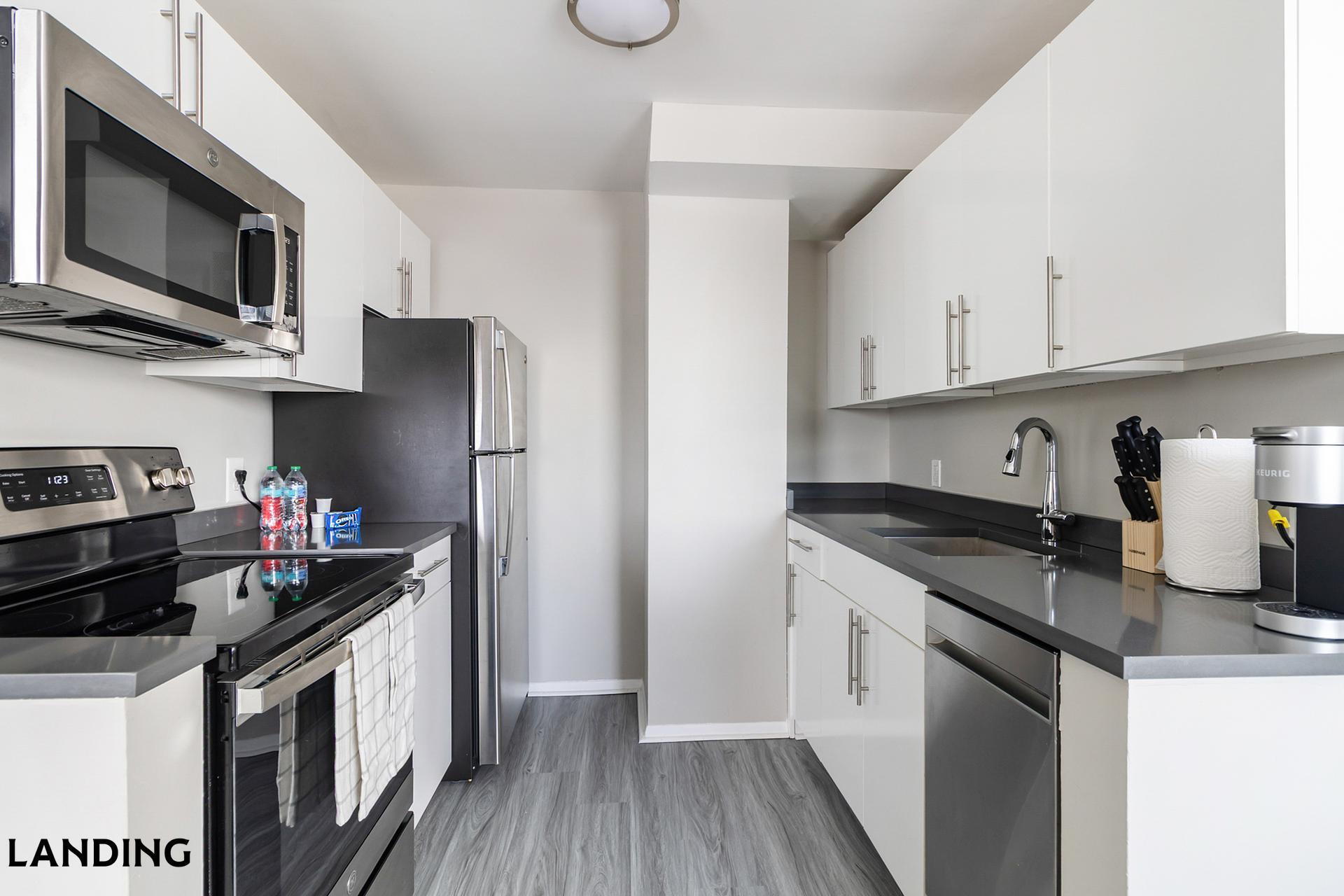 Building Photo - 265 College St