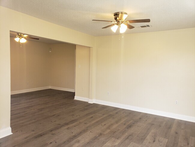Building Photo - 1220 Thayer St