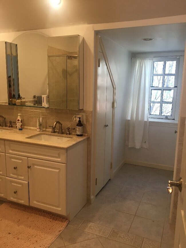 Building Photo - 215 S Quince St