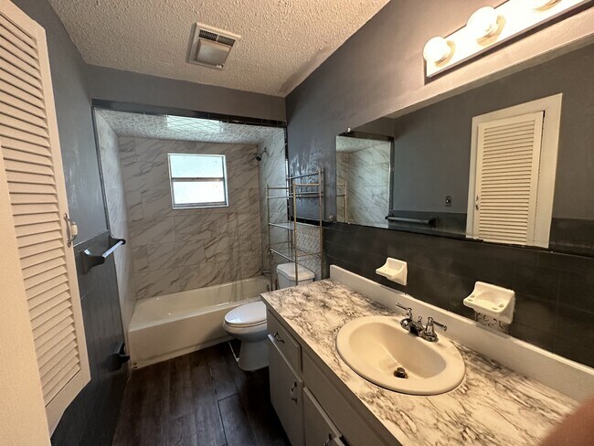 Building Photo - 190 N Bobwhite Point