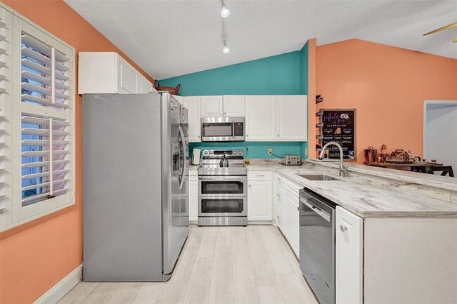 Building Photo - 9836 NW 9th Ct