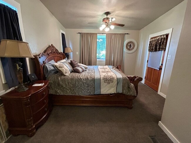 Building Photo - Fully furnished 3 bed 2 bath in Hamilton