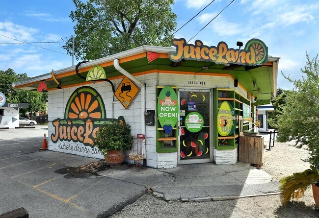 Building Photo - 1900 Cedar Ave