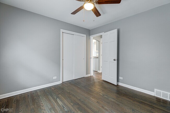 Building Photo - 5812 W 63rd Pl