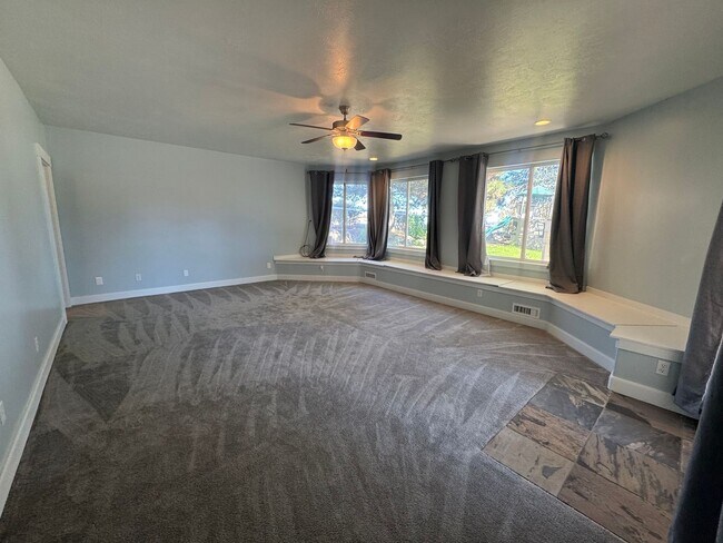 Building Photo - 2428 Silverpoint Way