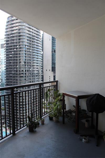 Building Photo - 999 SW 1st Ave