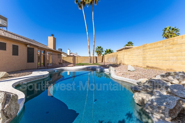 Building Photo - 5526 E Forge Ave