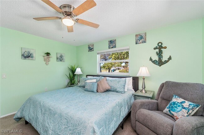 Building Photo - 11 2nd St