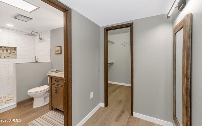 Building Photo - 17227 N Country Club Dr