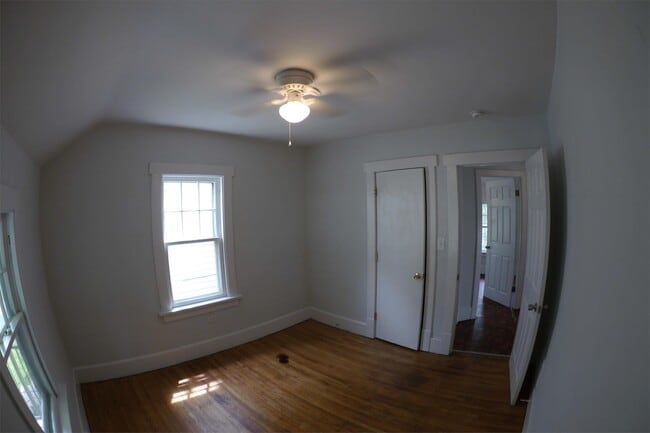 Building Photo - 915 Woodstock Ave