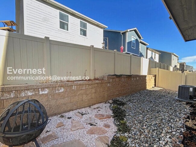 Building Photo - 2 Bed/2 Bath Home with Fenced Yard & Garage / Available Now!